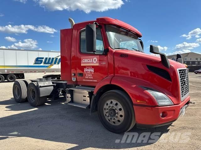 Volvo VNR 中古トラクターヘッド | トレーラーヘッド
