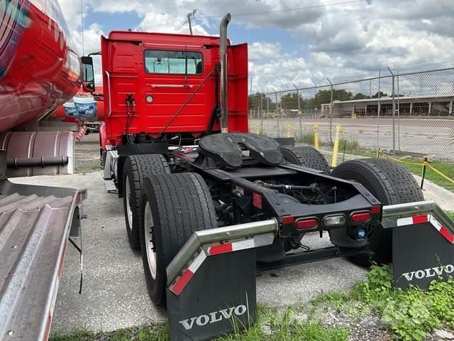 Volvo VNR 中古トラクターヘッド | トレーラーヘッド