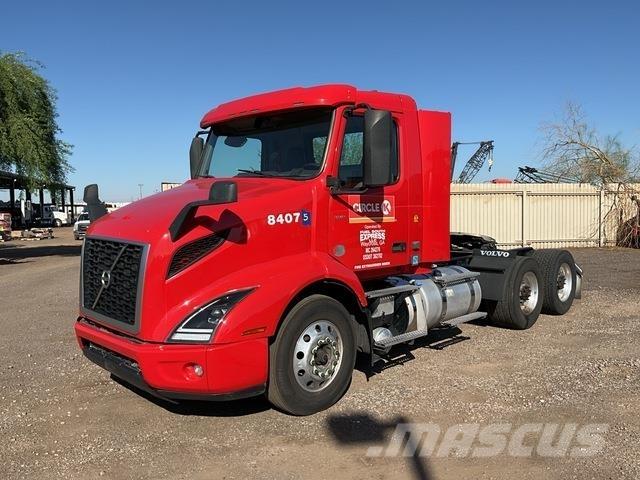 Volvo VNR 中古トラクターヘッド | トレーラーヘッド