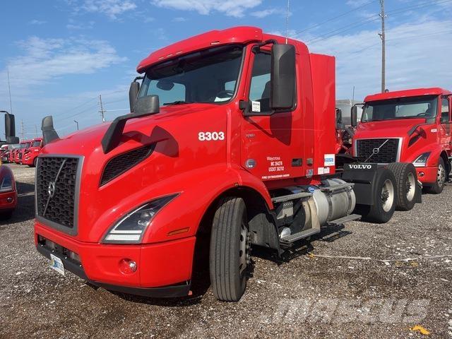 Volvo VNR 中古トラクターヘッド | トレーラーヘッド