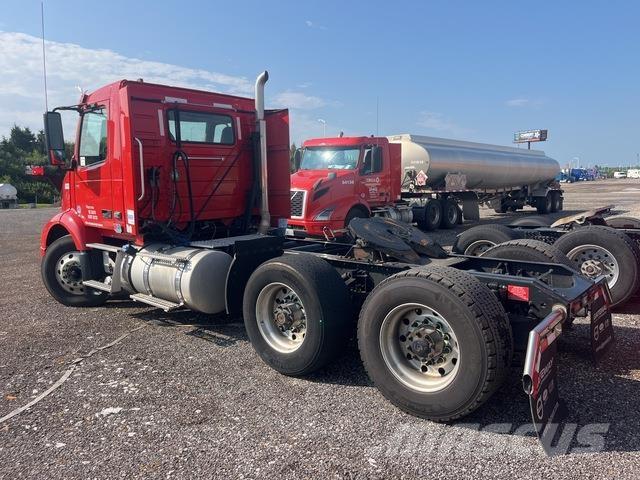 Volvo VNR 中古トラクターヘッド | トレーラーヘッド