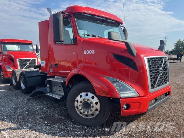 Volvo VNR 中古トラクターヘッド | トレーラーヘッド