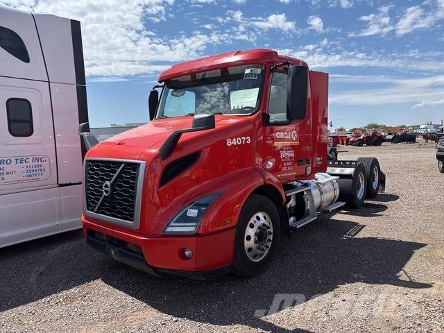Volvo VNR 中古トラクターヘッド | トレーラーヘッド
