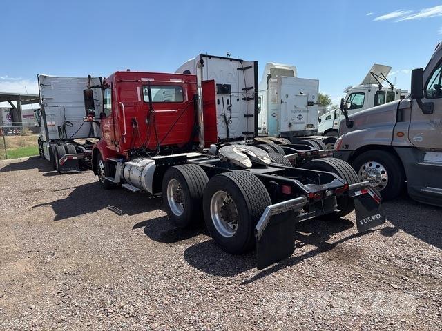 Volvo VNR 中古トラクターヘッド | トレーラーヘッド