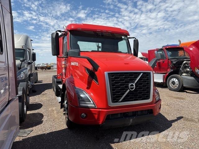 Volvo VNR 中古トラクターヘッド | トレーラーヘッド