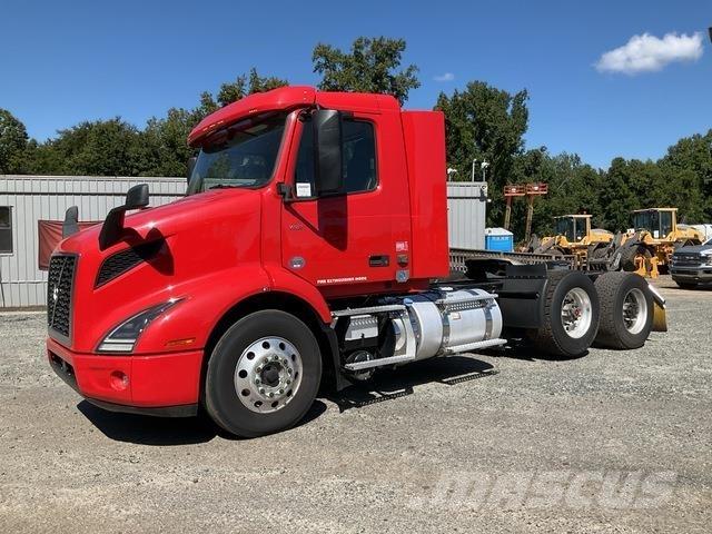 Volvo VNR 中古トラクターヘッド | トレーラーヘッド