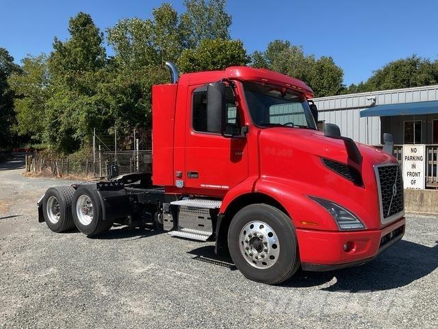 Volvo VNR 中古トラクターヘッド | トレーラーヘッド
