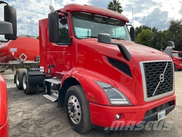 Volvo VNR 中古トラクターヘッド | トレーラーヘッド