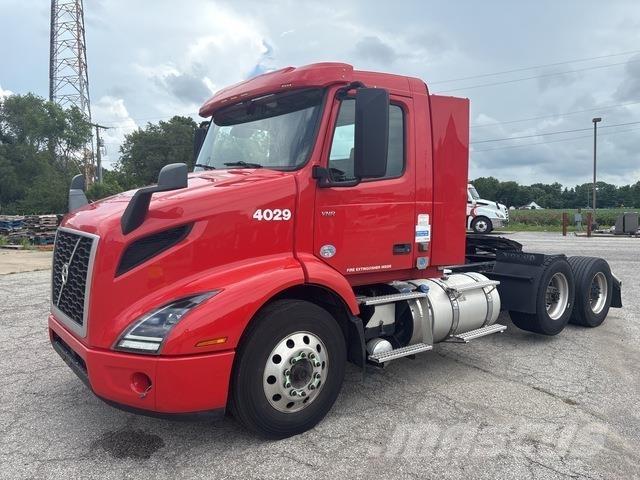 Volvo VNR 中古トラクターヘッド | トレーラーヘッド
