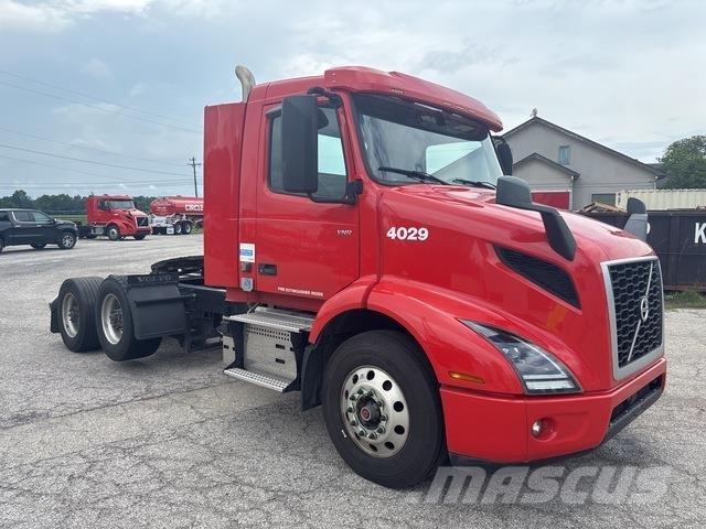Volvo VNR 中古トラクターヘッド | トレーラーヘッド