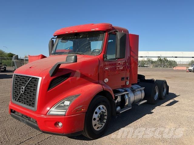 Volvo VNR 中古トラクターヘッド | トレーラーヘッド