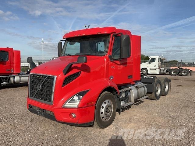 Volvo VNR 中古トラクターヘッド | トレーラーヘッド