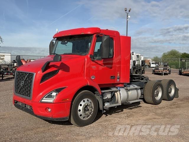 Volvo VNR 中古トラクターヘッド | トレーラーヘッド