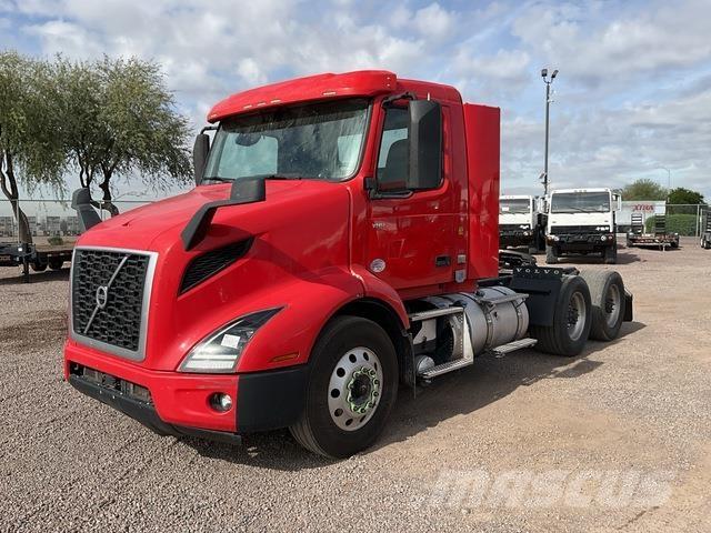 Volvo VNR 中古トラクターヘッド | トレーラーヘッド
