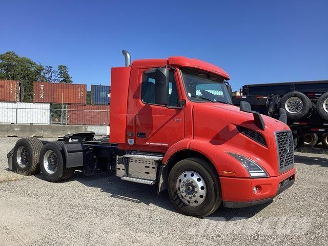Volvo VNR 中古トラクターヘッド | トレーラーヘッド