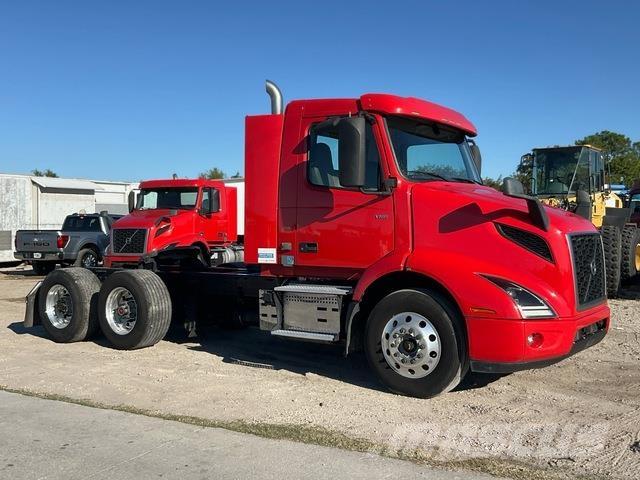 Volvo VNR 中古トラクターヘッド | トレーラーヘッド
