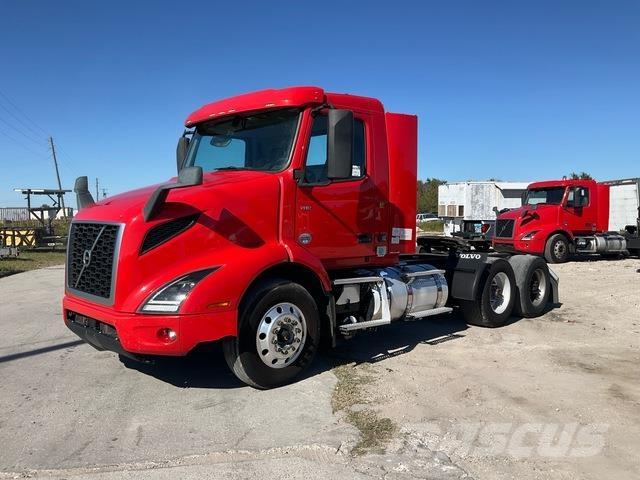 Volvo VNR 中古トラクターヘッド | トレーラーヘッド