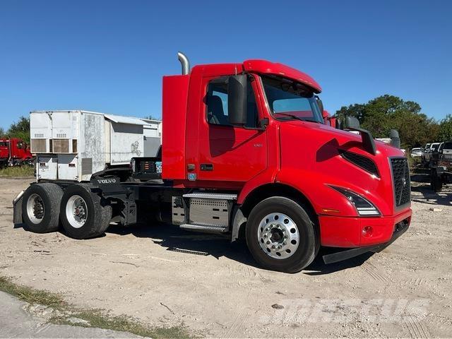 Volvo VNR 中古トラクターヘッド | トレーラーヘッド