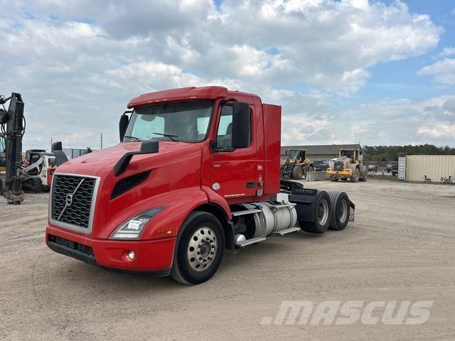 Volvo VNR 中古トラクターヘッド | トレーラーヘッド