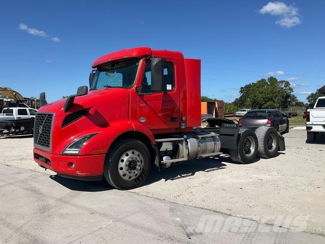 Volvo VNR 中古トラクターヘッド | トレーラーヘッド