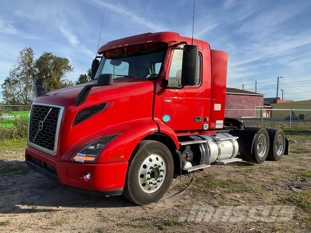 Volvo VNR 中古トラクターヘッド | トレーラーヘッド