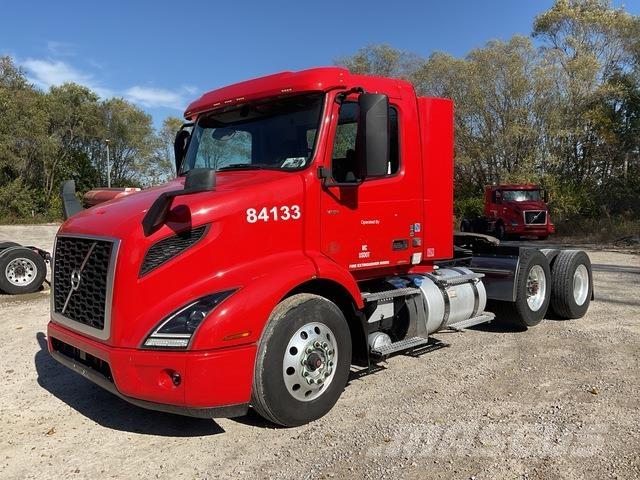 Volvo VNR 中古トラクターヘッド | トレーラーヘッド