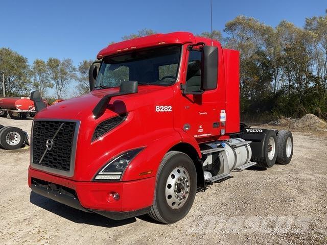 Volvo VNR 中古トラクターヘッド | トレーラーヘッド