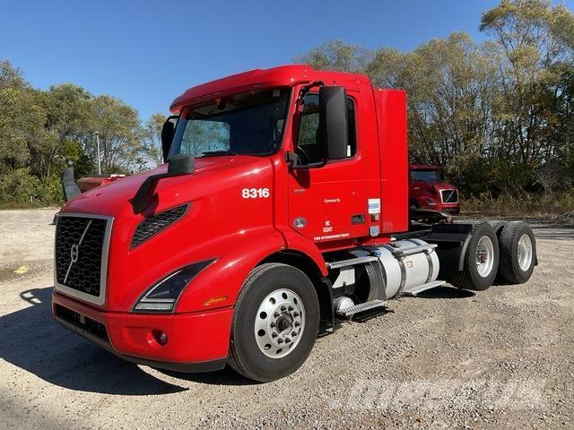 Volvo VNR 中古トラクターヘッド | トレーラーヘッド
