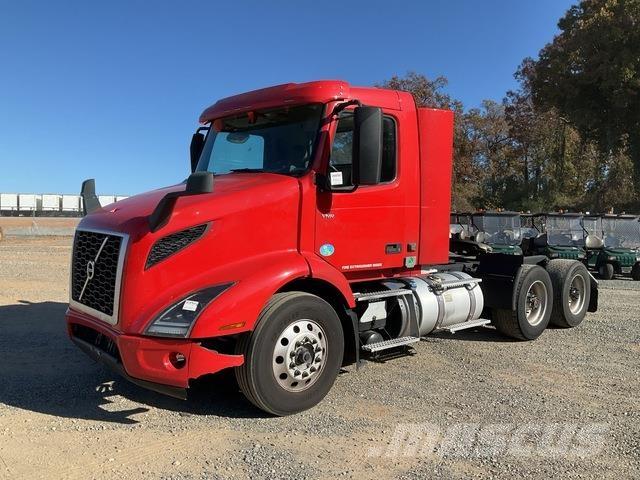 Volvo VNR 中古トラクターヘッド | トレーラーヘッド