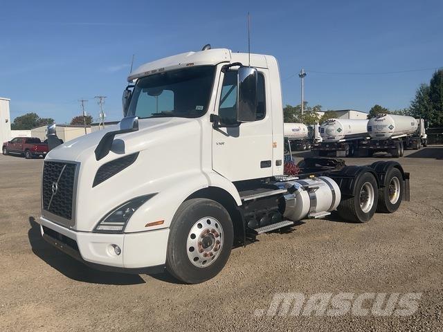 Volvo VNR 中古トラクターヘッド | トレーラーヘッド