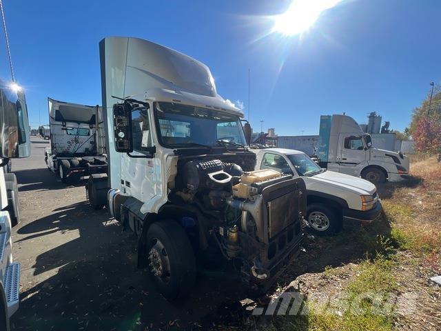 Volvo VNR 中古トラクターヘッド | トレーラーヘッド