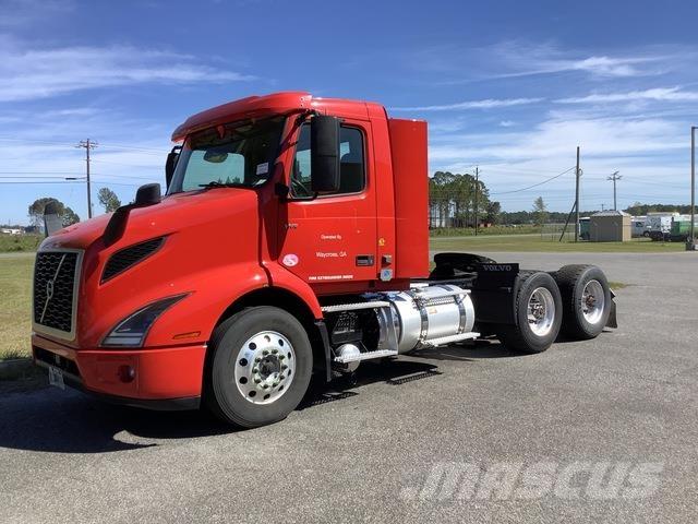 Volvo VNR 中古トラクターヘッド | トレーラーヘッド