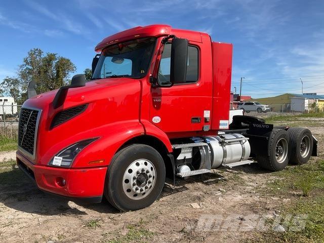 Volvo VNR 中古トラクターヘッド | トレーラーヘッド