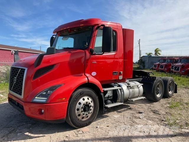 Volvo VNR 中古トラクターヘッド | トレーラーヘッド