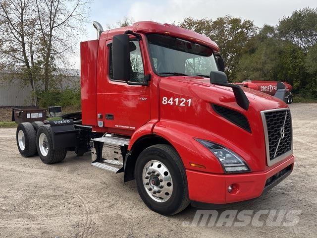 Volvo VNR 中古トラクターヘッド | トレーラーヘッド