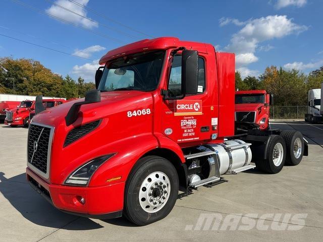 Volvo VNR 中古トラクターヘッド | トレーラーヘッド