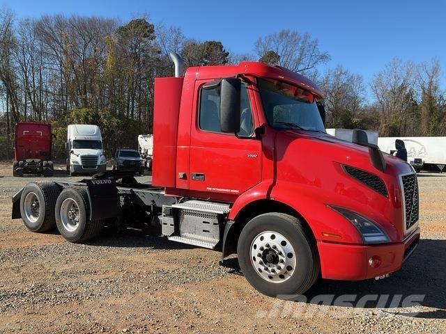 Volvo VNR 中古トラクターヘッド | トレーラーヘッド