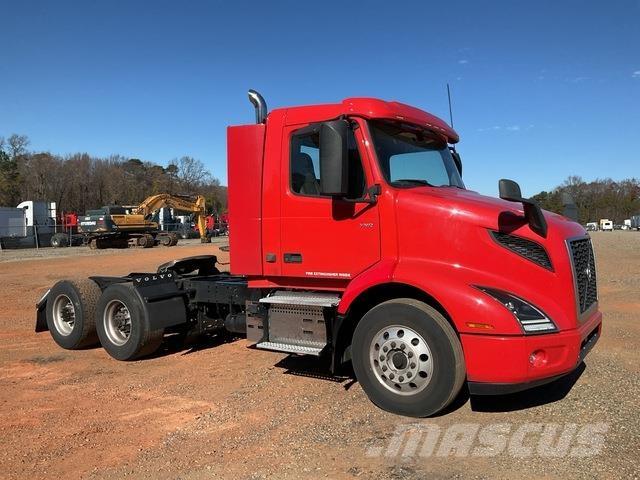 Volvo VNR 中古トラクターヘッド | トレーラーヘッド