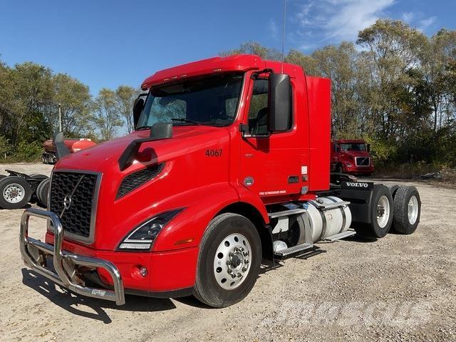 Volvo VNR 中古トラクターヘッド | トレーラーヘッド