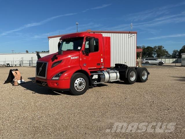 Volvo VNR 中古トラクターヘッド | トレーラーヘッド