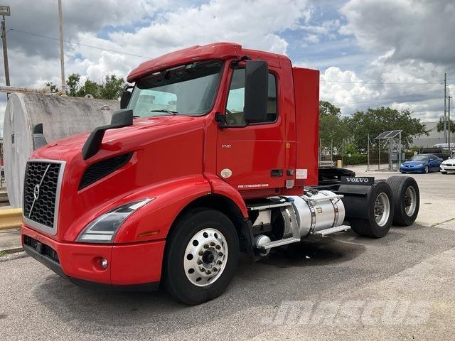 Volvo VNR 中古トラクターヘッド | トレーラーヘッド