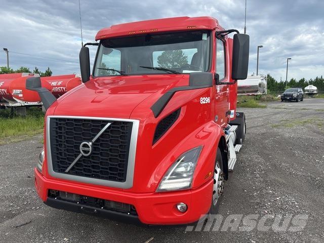 Volvo VNR 中古トラクターヘッド | トレーラーヘッド