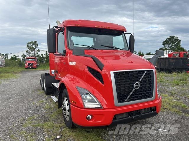 Volvo VNR 中古トラクターヘッド | トレーラーヘッド