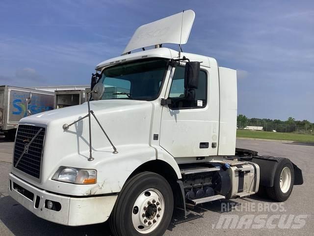 Volvo VNR42T 中古トラクターヘッド | トレーラーヘッド