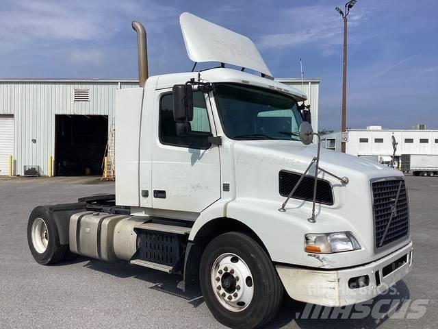Volvo VNR42T 中古トラクターヘッド | トレーラーヘッド