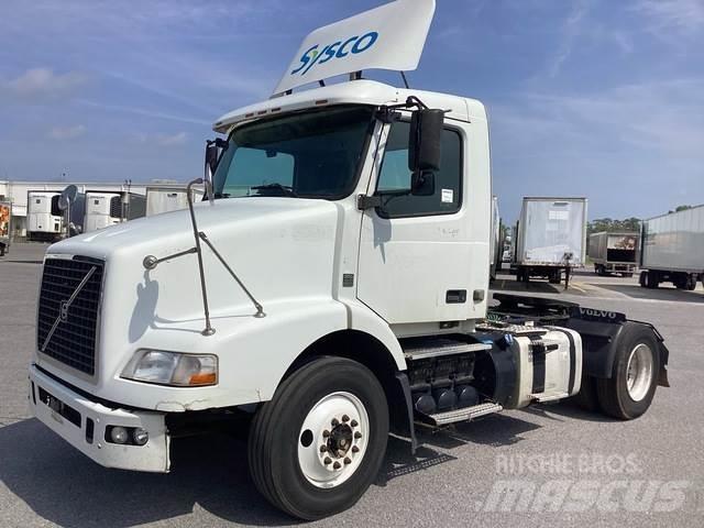 Volvo VNR42T 中古トラクターヘッド | トレーラーヘッド
