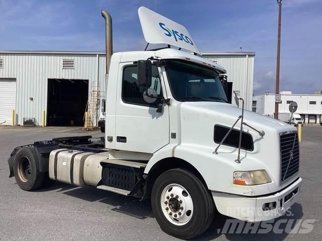 Volvo VNR42T 中古トラクターヘッド | トレーラーヘッド