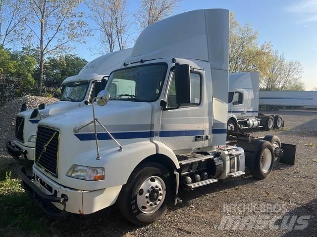 Volvo VNR64T 中古トラクターヘッド | トレーラーヘッド