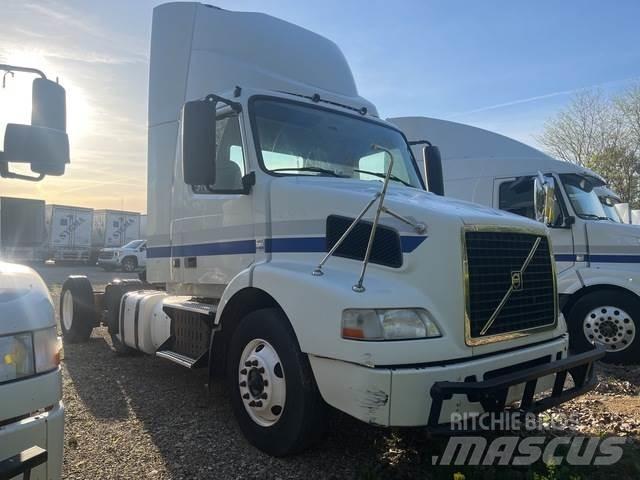 Volvo VNR64T 中古トラクターヘッド | トレーラーヘッド