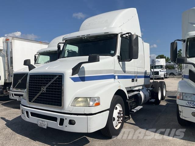 Volvo VNR64T 中古トラクターヘッド | トレーラーヘッド